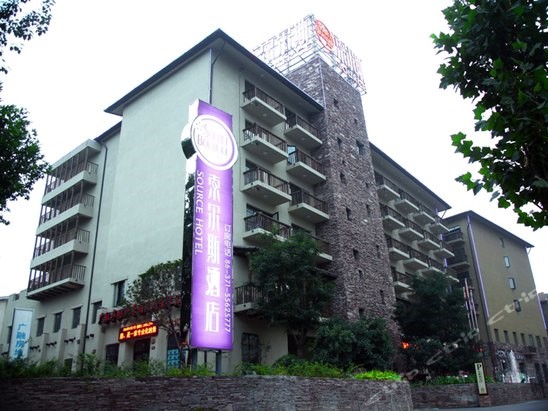 建業(yè)森林半島商業(yè)街地下停車(chē)場(chǎng)